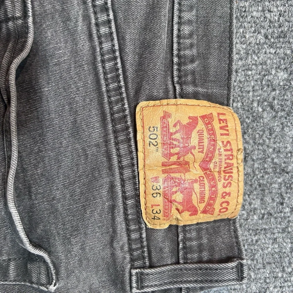 Levi's 502 Men's Regular Tapered Fit Dark Wash Black Jeans (Size: 36 x 34)